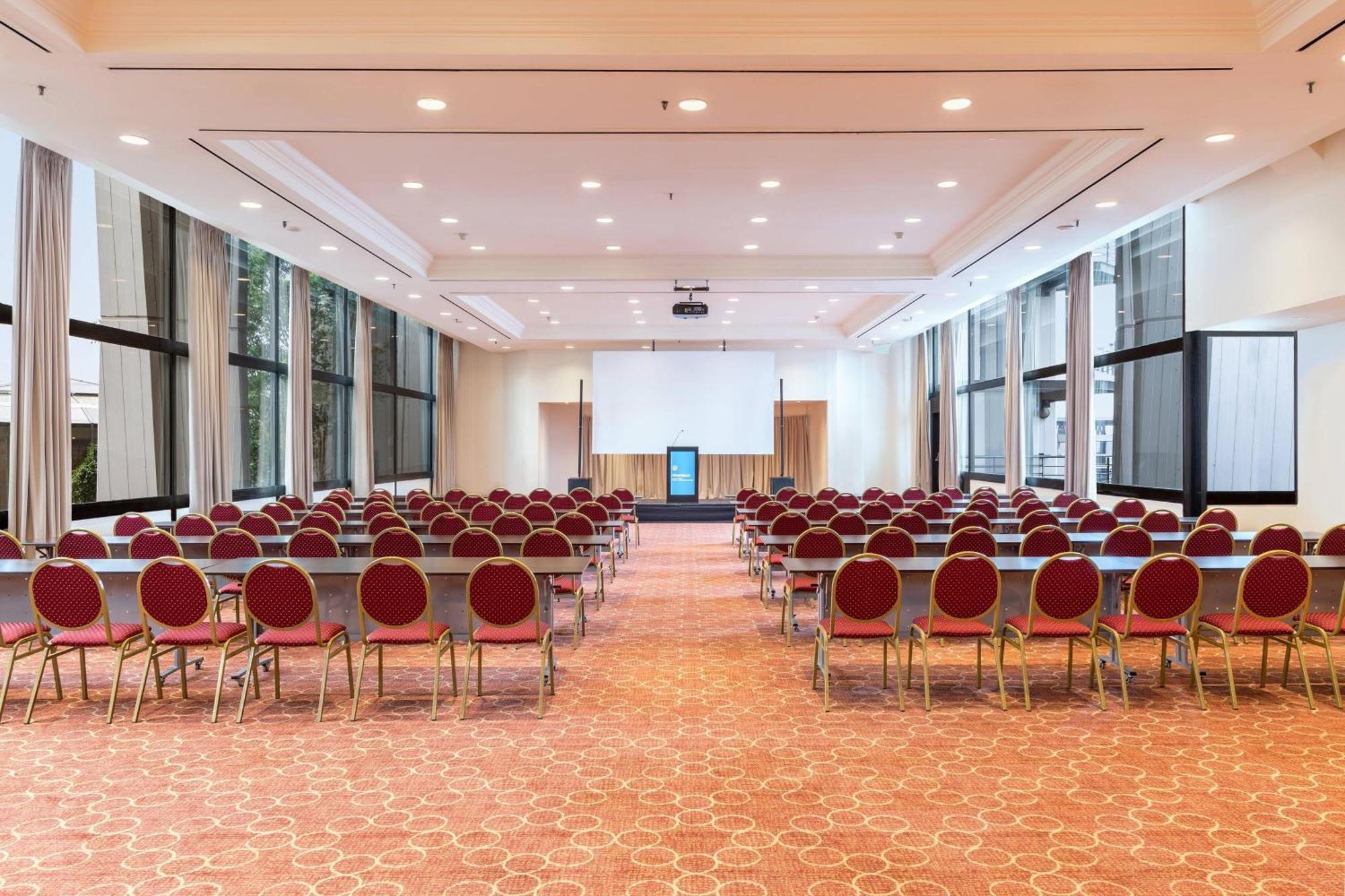 Hotel Sheraton & Convention Center 5*